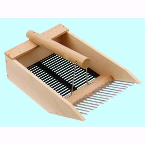 RACCOGLIBACCHE E MIRTILLI IN LEGNO -2480